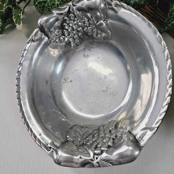 Vtg Pewter Fruit Bowl Raised Grapevine Rope Basket Weave Rim Heavy Catch All - Picture 5 of 11